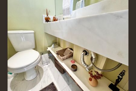 Apartamento à venda com 140m², 3 quartos e 2 vagas Apartamento à venda com 140m², 3 quartos e 2 vagasLavabo