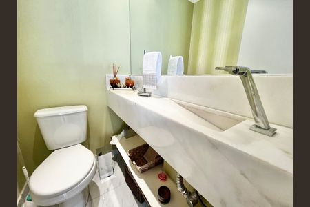 Apartamento à venda com 140m², 3 quartos e 2 vagas Apartamento à venda com 140m², 3 quartos e 2 vagasLavabo