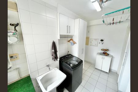 Apartamento à venda com 140m², 3 quartos e 2 vagas Apartamento à venda com 140m², 3 quartos e 2 vagasÁrea de Serviço