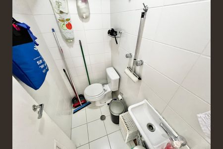 Apartamento à venda com 140m², 3 quartos e 2 vagas Apartamento à venda com 140m², 3 quartos e 2 vagasBanheiro de serviço