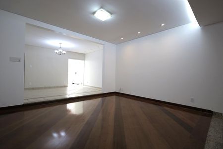 Casa à venda com 250m², 3 quartos e 3 vagas Casa à venda com 250m², 3 quartos e 3 vagasSala 2