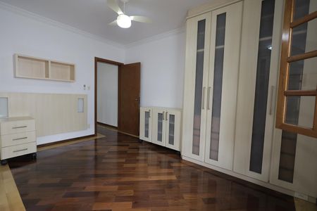 Casa à venda com 250m², 3 quartos e 3 vagas Casa à venda com 250m², 3 quartos e 3 vagasQuarto Suíte 1