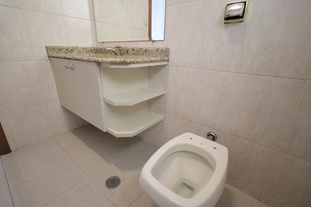 Casa à venda com 250m², 3 quartos e 3 vagas Casa à venda com 250m², 3 quartos e 3 vagasBanheiro 1