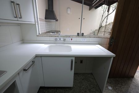 Casa à venda com 250m², 3 quartos e 3 vagas Casa à venda com 250m², 3 quartos e 3 vagasCozinha