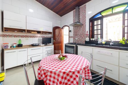 Casa à venda com 110m², 2 quartos e 2 vagas Casa à venda com 110m², 2 quartos e 2 vagasCozinha