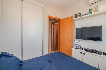 Quarto 1 de apartamento à venda com 2 quartos, 45m² em Humaitá, Porto Alegre