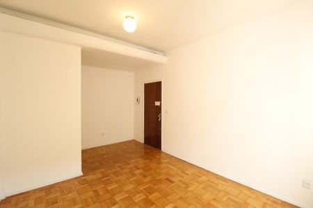 Sala de apartamento para alugar com 3 quartos, 80m² em Bom Fim, Porto Alegre