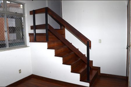 Apartamento à venda com 200m², 3 quartos e 3 vagasEscada