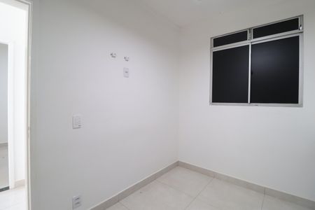 Quarto 2 de apartamento para alugar com 2 quartos, 45m² em Gávea, Uberlândia