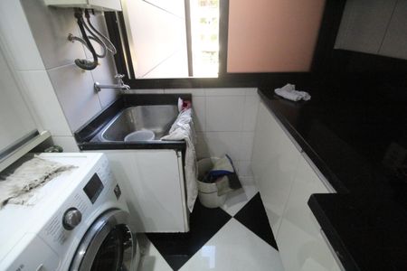 Apartamento à venda com 77m², 3 quartos e 1 vagaÁrea de serviço 