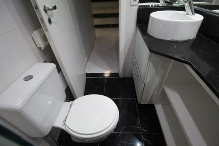 Apartamento à venda com 77m², 3 quartos e 1 vagaBanheiro da suíte 