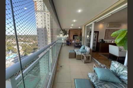 Apartamento à venda com 240m², 4 quartos e 4 vagasFoto 02