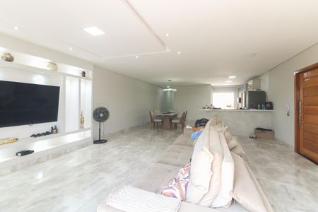 Casa para alugar com 381m², 4 quartos e 2 vagas Casa para alugar com 381m², 4 quartos e 2 vagasSala