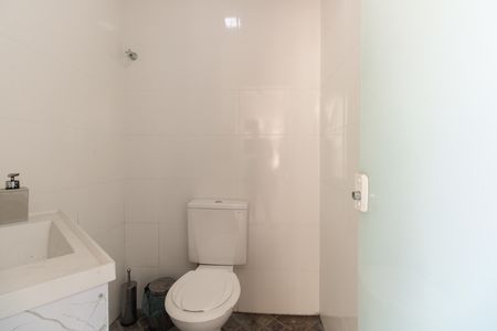 Casa para alugar com 381m², 4 quartos e 2 vagas Casa para alugar com 381m², 4 quartos e 2 vagasBanheiro de Serviço