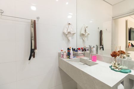 Casa para alugar com 381m², 4 quartos e 2 vagas Casa para alugar com 381m², 4 quartos e 2 vagasBanheiro Suíte
