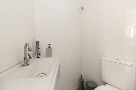 Casa para alugar com 381m², 4 quartos e 2 vagas Casa para alugar com 381m², 4 quartos e 2 vagasBanheiro de Serviço
