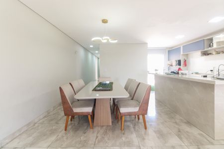 Casa para alugar com 381m², 4 quartos e 2 vagas Casa para alugar com 381m², 4 quartos e 2 vagasSala