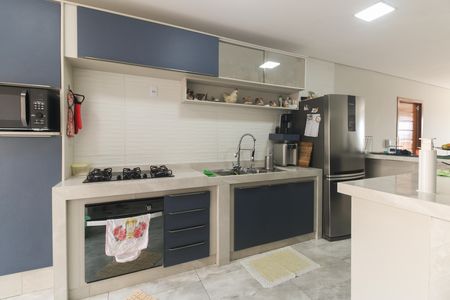 Casa para alugar com 381m², 4 quartos e 2 vagas Casa para alugar com 381m², 4 quartos e 2 vagasCozinha