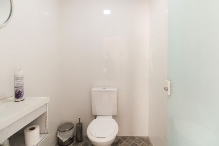 Casa para alugar com 381m², 4 quartos e 2 vagas Casa para alugar com 381m², 4 quartos e 2 vagasBanheiro de Serviço