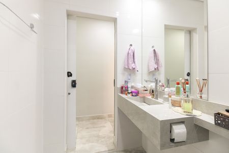 Casa para alugar com 381m², 4 quartos e 2 vagas Casa para alugar com 381m², 4 quartos e 2 vagasBanheiro Social