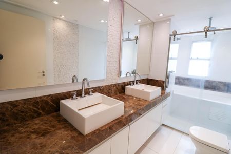 Apartamento à venda com 232m², 4 quartos e 4 vagas