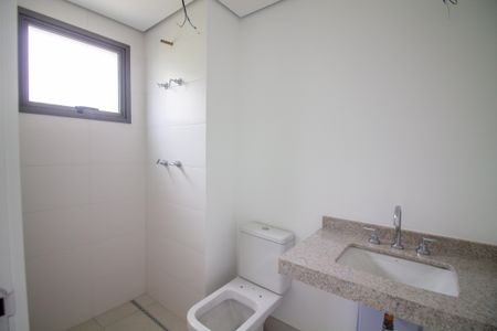 Apartamento à venda com 231m², 4 quartos e 3 vagasBanheiro da Suíte 2