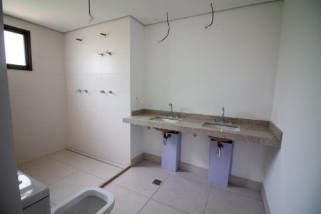 Apartamento à venda com 231m², 4 quartos e 3 vagasBanheiro da Suíte 4