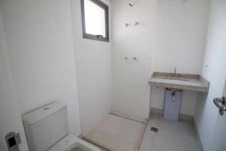 Apartamento à venda com 231m², 4 quartos e 3 vagasBanheiro da Suíte 1