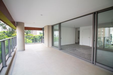 Apartamento à venda com 231m², 4 quartos e 3 vagasVaranda Principal da Sala