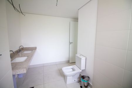 Apartamento à venda com 231m², 4 quartos e 3 vagasBanheiro da Suíte 4