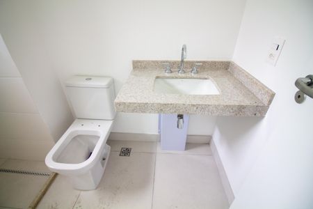 Apartamento à venda com 231m², 4 quartos e 3 vagasBanheiro da Suíte 2