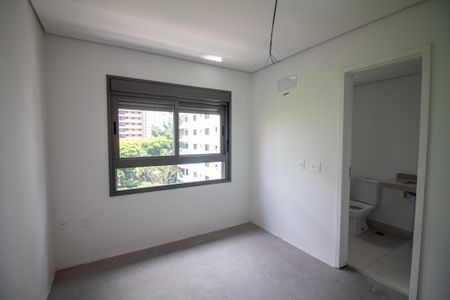 Apartamento à venda com 231m², 4 quartos e 3 vagasSuíte 2