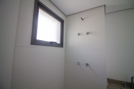 Apartamento à venda com 231m², 4 quartos e 3 vagasBanheiro da Suíte 1