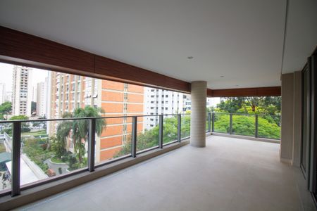 Apartamento à venda com 231m², 4 quartos e 3 vagasVaranda Principal da Sala