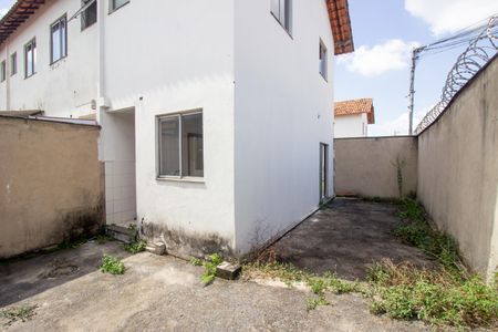 Casa de condomínio à venda com 92m², 2 quartos e 1 vagaQuintal