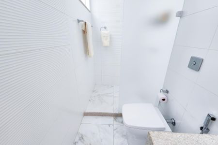 Casa à venda com 147m², 4 quartos e 1 vaga Casa à venda com 147m², 4 quartos e 1 vagaBanheiro 2