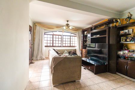 Casa à venda com 360m², 3 quartos e 4 vagas Casa à venda com 360m², 3 quartos e 4 vagasSala
