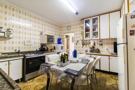 Casa à venda com 360m², 3 quartos e 4 vagas Casa à venda com 360m², 3 quartos e 4 vagasCozinha