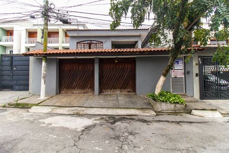 Casa à venda com 360m², 3 quartos e 4 vagas Casa à venda com 360m², 3 quartos e 4 vagasFachada + Placa