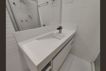 Casa de condomínio à venda com 230m², 5 quartos e 1 vaga Casa de condomínio à venda com 230m², 5 quartos e 1 vagaBanheiro Social