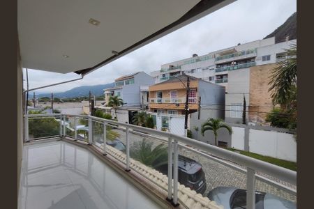 Casa de condomínio à venda com 230m², 5 quartos e 1 vaga Casa de condomínio à venda com 230m², 5 quartos e 1 vagaVaranda dos Quartos 2 e 3