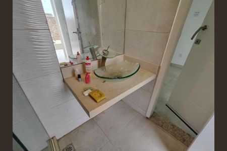 Casa de condomínio à venda com 230m², 5 quartos e 1 vaga Casa de condomínio à venda com 230m², 5 quartos e 1 vagaBanheiro da Suíte 2