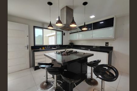 Casa de condomínio à venda com 230m², 5 quartos e 1 vaga Casa de condomínio à venda com 230m², 5 quartos e 1 vagaCozinha