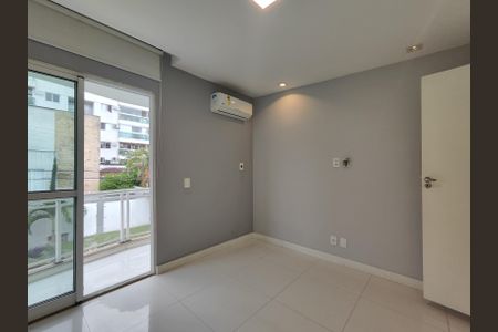 Casa de condomínio à venda com 230m², 5 quartos e 1 vaga Casa de condomínio à venda com 230m², 5 quartos e 1 vagaQuarto 2