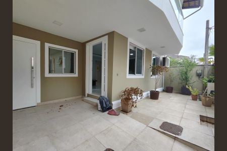 Casa de condomínio à venda com 230m², 5 quartos e 1 vaga Casa de condomínio à venda com 230m², 5 quartos e 1 vagaÁrea Externa