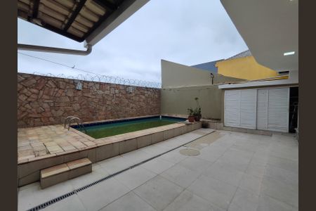 Casa de condomínio à venda com 230m², 5 quartos e 1 vaga Casa de condomínio à venda com 230m², 5 quartos e 1 vagaÁrea Externa