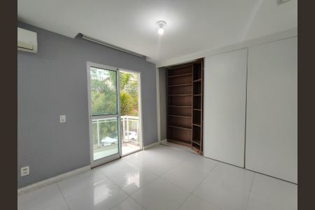 Casa de condomínio à venda com 230m², 5 quartos e 1 vaga Casa de condomínio à venda com 230m², 5 quartos e 1 vagaQuarto 3