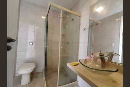 Casa de condomínio à venda com 230m², 5 quartos e 1 vaga Casa de condomínio à venda com 230m², 5 quartos e 1 vagaBanheiro da Suíte 2