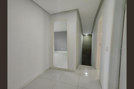 Casa de condomínio à venda com 230m², 5 quartos e 1 vaga Casa de condomínio à venda com 230m², 5 quartos e 1 vagaHall