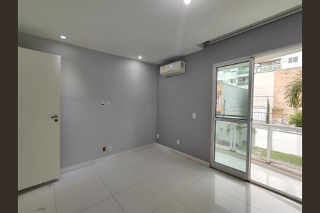 Casa de condomínio à venda com 230m², 5 quartos e 1 vaga Casa de condomínio à venda com 230m², 5 quartos e 1 vagaQuarto 3